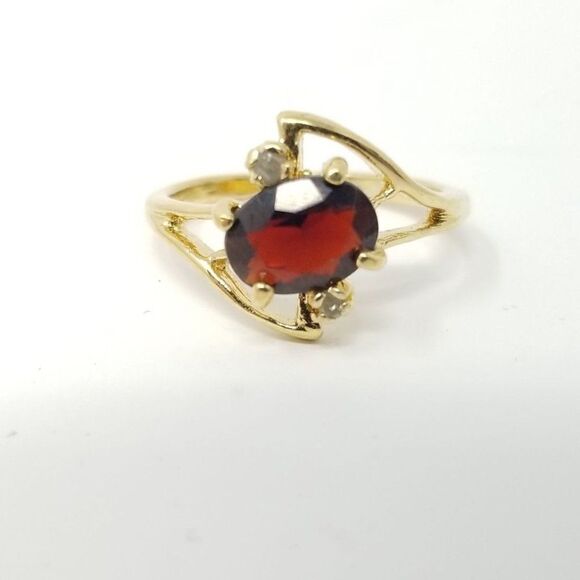 Vintage Oval Red Stone Ring with Gold Tone setting, Estate - Picture 1 of 5